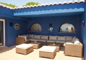 Posedenie v ubytovaní La Ciruela - Villa paisible jardin de 5000m2 piscine chauffée et vue sur mer