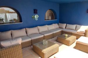 Posedenie v ubytovaní La Ciruela - Villa paisible jardin de 5000m2 piscine chauffée et vue sur mer