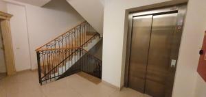 Zdjęcie z galerii obiektu Apartmán 46m2 s balkonem v lázeňském centru w Karlowych Warach