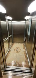 Zdjęcie z galerii obiektu Apartmán 46m2 s balkonem v lázeňském centru w Karlowych Warach