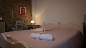 A bed or beds in a room at Il Rifugio di Bomar