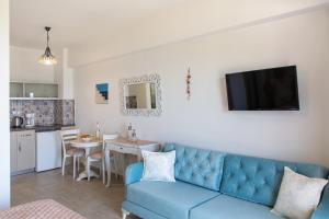 Kuchyň nebo kuchyňský kout v ubytování Elimia Suites & Studios