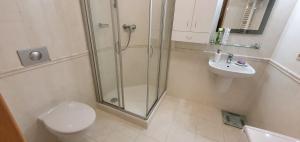Łazienka w obiekcie Apartmán 46m2 s balkonem v lázeňském centru