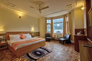 Postel nebo postele na pokoji v ubytování Woodstock Inn Manali