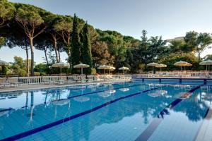 Bazén v ubytování Park Hotel Marinetta - Beach & Spa nebo v jeho okolí