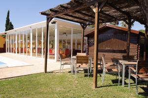 Bazén v ubytování Hotel Dunas Puerto nebo v jeho okolí