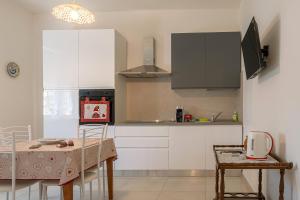 A kitchen or kitchenette at Casa Vacanza MariaTeresa