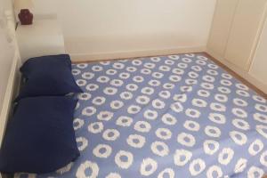 Posteľ alebo postele v izbe v ubytovaní Apartament a 2 min de la platja
