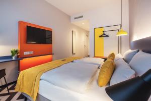 Postel nebo postele na pokoji v ubytování Holiday Inn - the niu, Form Stuttgart Feuerbach by IHG