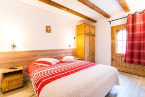Ένα ή περισσότερα κρεβάτια σε δωμάτιο στο Montana Resort Colibita