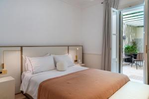 a bedroom with a large bed and a balcony at Kinglin Luxury Living in Athens