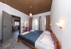 Postel nebo postele na pokoji v ubytování Manias Hotel Apartments + 20 fotografií