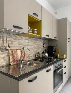 A kitchen or kitchenette at Momenti e Monumenti
