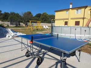 Stolní tenis v ubytování Apartment Silvija nebo okolí
