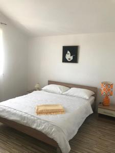Postel nebo postele na pokoji v ubytování Apartmani Sanda i Leo