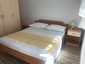 Postel nebo postele na pokoji v ubytování Apartmani Sanda i Leo