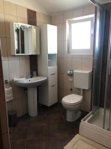 Koupelna v ubytování Apartmani Sanda i Leo