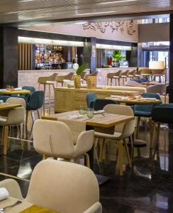 Reštaurácia alebo iné gastronomické zariadenie v ubytovaní Vincci Zaragoza Zentro