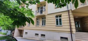 Budynek, w którym mieści się apartament