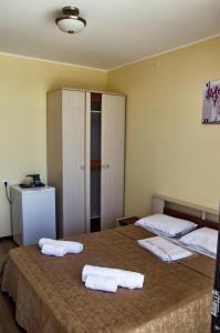 Rúm í herbergi á Hotel Medusa
