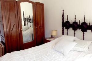 Un pat sau paturi într-o cameră la Casa Isabel 2 bedroom apartment near Porto
