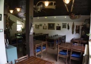 a restaurant with tables and chairs in a room at Apartmán ve SkiResortu Poustevník - Pec pod Sněžkou in Pec pod Sněžkou