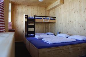 Postel nebo postele na pokoji v ubytování Jugendgästehaus Gerlosplatte + 37 fotografií
