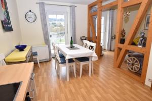 a kitchen and dining room with a table and chairs at Apartment Moselblick in Ürzig