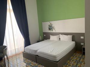 Postelja oz. postelje v sobi nastanitve Specchio di Parthenope B&B