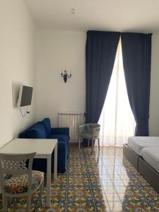 Postelja oz. postelje v sobi nastanitve Specchio di Parthenope B&B