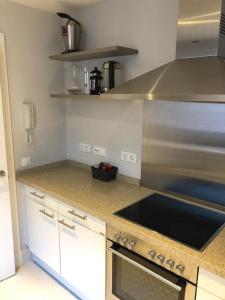 Galeriebild der Unterkunft Cozy 4 Room Ap with Whirlpool,3min drive to the beach in Bahia de Casares