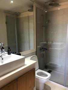 Galeriebild der Unterkunft Cozy 4 Room Ap with Whirlpool,3min drive to the beach in Bahia de Casares