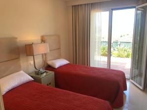 Galeriebild der Unterkunft Cozy 4 Room Ap with Whirlpool,3min drive to the beach in Bahia de Casares
