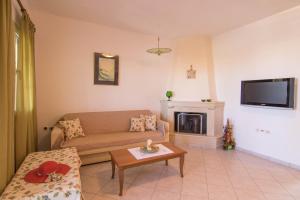 Gallery image of Fedra Apartments, View, Free Parking, 2mins to Beach in Palekastron
