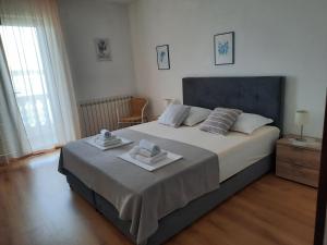 Postel nebo postele na pokoji v ubytování Apartments and Rooms Vinko