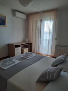 Postel nebo postele na pokoji v ubytování Apartments and Rooms Vinko