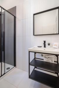 Kúpeľňa v ubytovaní A13- Boutique Apartments, Best Location, by BQA