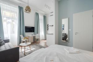 Posteľ alebo postele v izbe v ubytovaní A13- Boutique Apartments, Best Location, by BQA