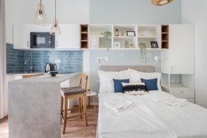 Posteľ alebo postele v izbe v ubytovaní A13- Boutique Apartments, Best Location, by BQA