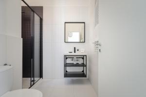 Kúpeľňa v ubytovaní A13- Boutique Apartments, Best Location, by BQA