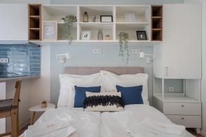 Posteľ alebo postele v izbe v ubytovaní A13- Boutique Apartments, Best Location, by BQA