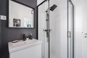 Kúpeľňa v ubytovaní A13- Boutique Apartments, Best Location, by BQA