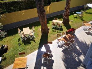 an overhead view of a patio with tables and chairs at Hotel Villa Giada in Marina di Massa