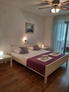 Postel nebo postele na pokoji v ubytování Apartments and Rooms Vinko