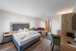Łóżko lub łóżka w pokoju w obiekcie Golf- und Sporthotel Moarhof