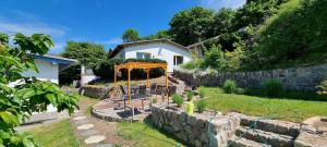 a garden with a gazebo in front of a house at Ferienwohnung Walfisch inkl Strandkorb in Göhren