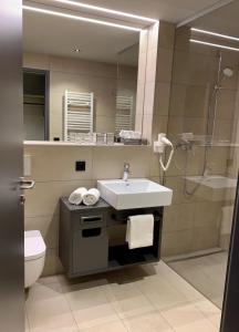 Kúpeľňa v ubytovaní JUFA Hotel Laterns - Klangholzhus