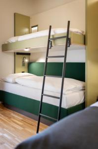Posteľ alebo postele v izbe v ubytovaní JUFA Hotel Laterns - Klangholzhus