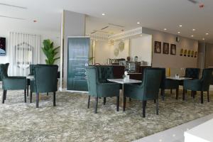 Restaurace v ubytování جرش ريزيدنس للوحدات المخدومة وادي بن هشبل