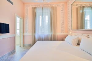 Кровать или кровати в номере Tandem Palacio Veedor de Galeras Suites
